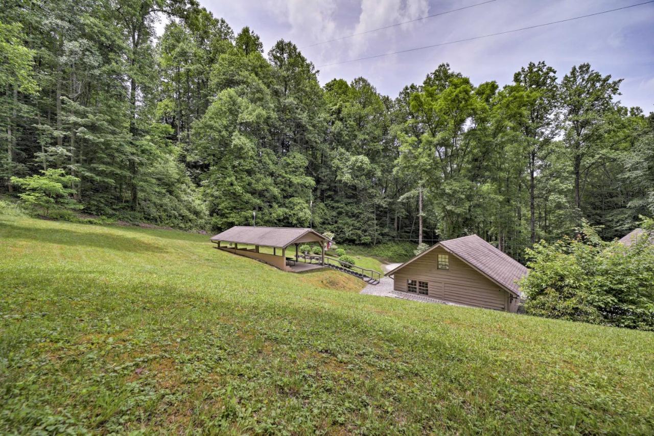Historic Cabin Grill And Hiking Trail Access! Bryson City Buitenkant foto