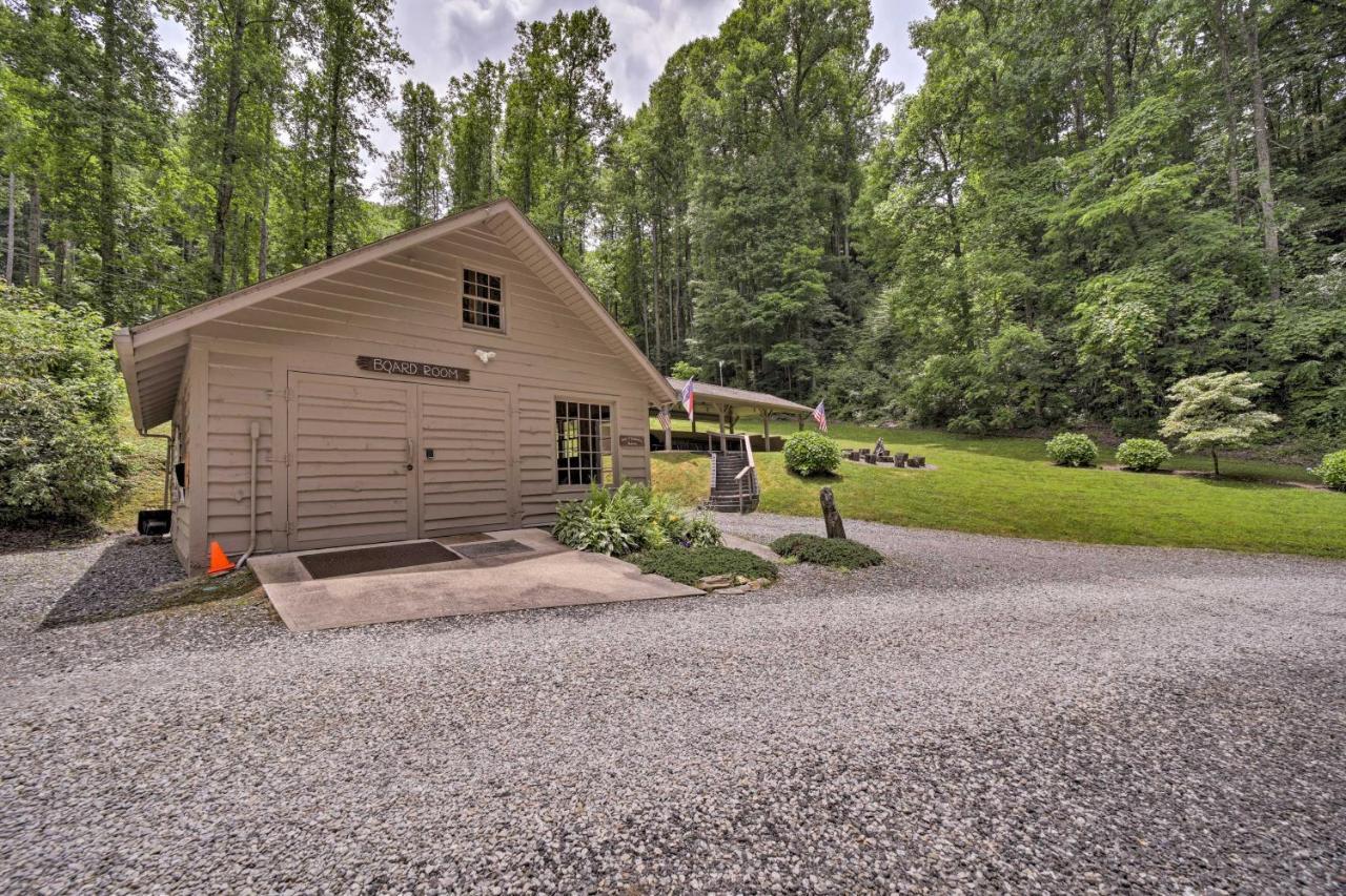 Historic Cabin Grill And Hiking Trail Access! Bryson City Buitenkant foto